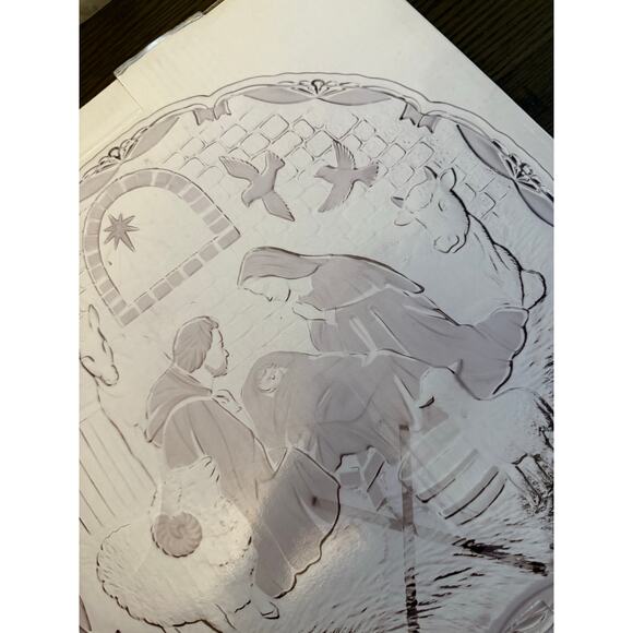 Celebrations by Mikasa Crystal Nativity Plaque – Rejoice - 15.5” Diameter - Picture 4 of 10